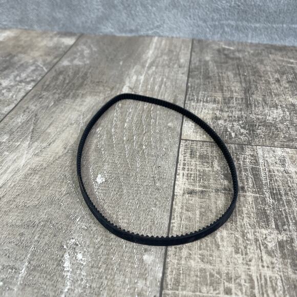 VINTAGE Singer Model 6267 Sewing Machine Replacement Motor Belt - Picture 2 of 3